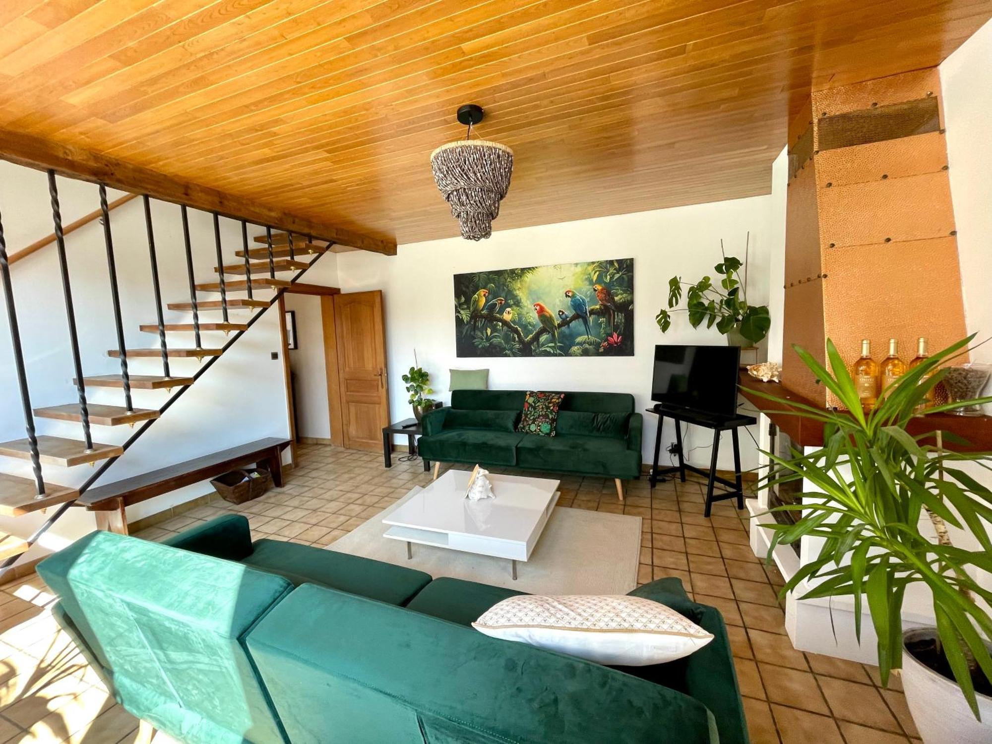 Homestay Villa O Virton Eksteriør billede